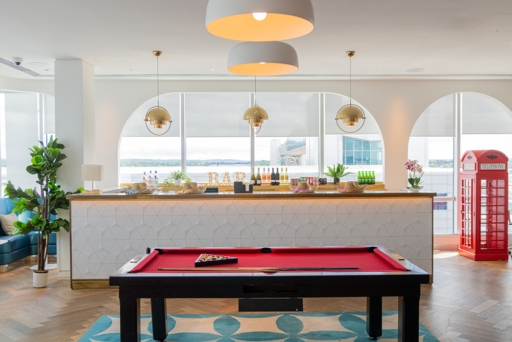 Plaza Express Bar Overlooking London Gatwick Pier 6 Bridge